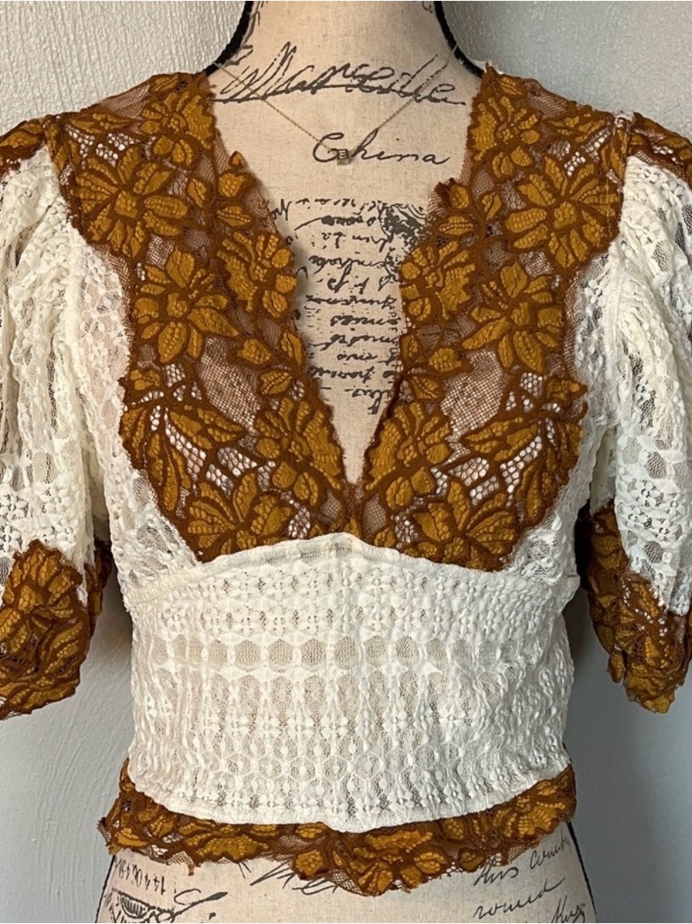 Free People White Mustard Floral Lace Blouse
Boho V-Neck Puff Sleeve Small S